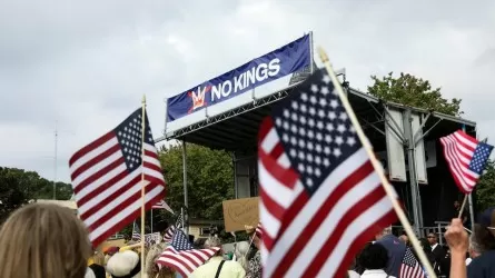 «Корольдерге жол жоқ»: Америка авторитаризмге бет бұрды ма?