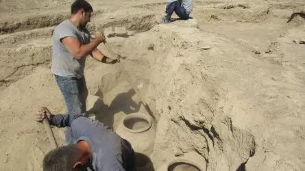 Археологиялық және реставрациялық жұмыстарға бір ғана лицензия беріліп келген