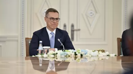 Президент Финляндии хранит на почетном месте майку с автографом Винокурова