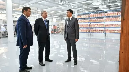 Токаев посмотрел на производство хлеба в Кызылорде
