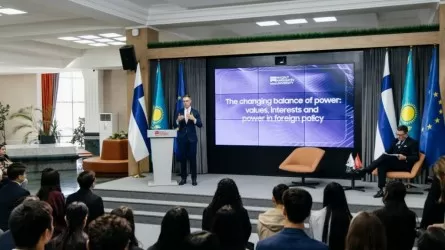 Президент Финляндии прочитал лекцию студентам в Астане