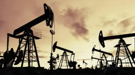 Нефть может завершить неделю в минусе в ожидании встречи Трампа и Путина