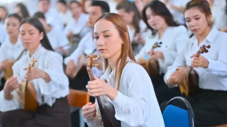 Масштабный дебют: 100 студентов и преподавателей Zhanibekov University исполнили кюй Курмангазы