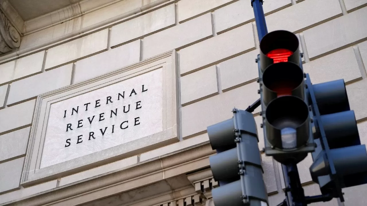 Налоговая служба США отправит почти половину сотрудников в неоплачиваемый отпуск
