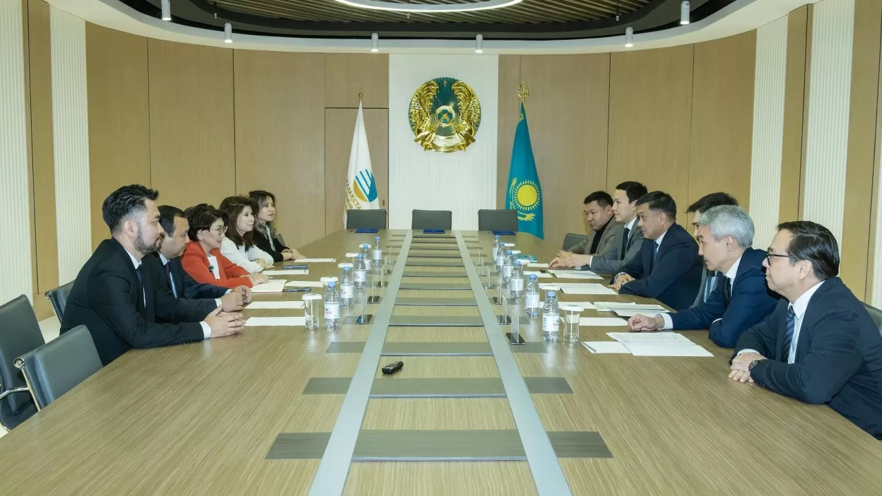 Доступное жилье "раздадут" для железнодорожников в Казахстане 