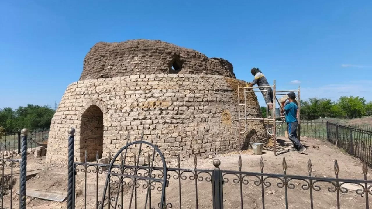 Мавзолеи Карагандинской области спасают от забвения