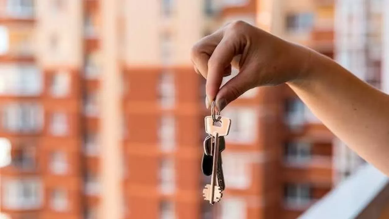 Ақсулық шенеунік әлі салынбаған, тұруға жарамайтын үйлерді сатып алған