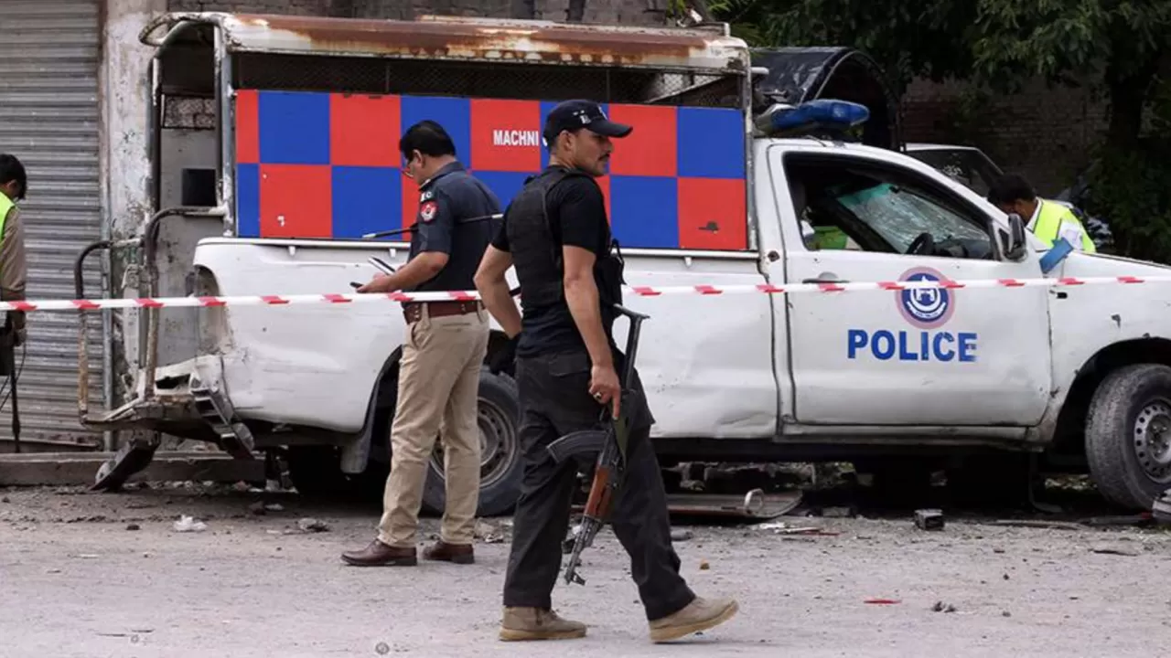 Пәкістанда лаңкестер полицияның штаб-пәтеріне шабуыл жасады