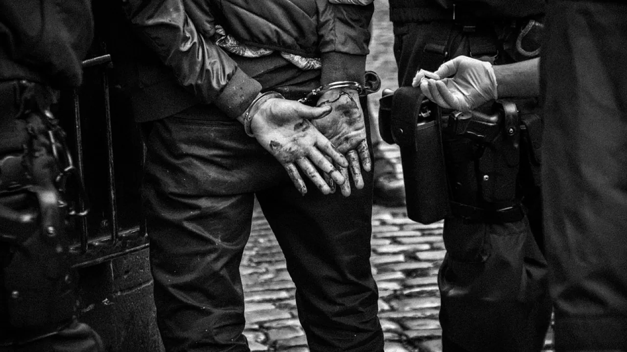 Разбойники в масках напали на жителя столицы в безлюдном месте 