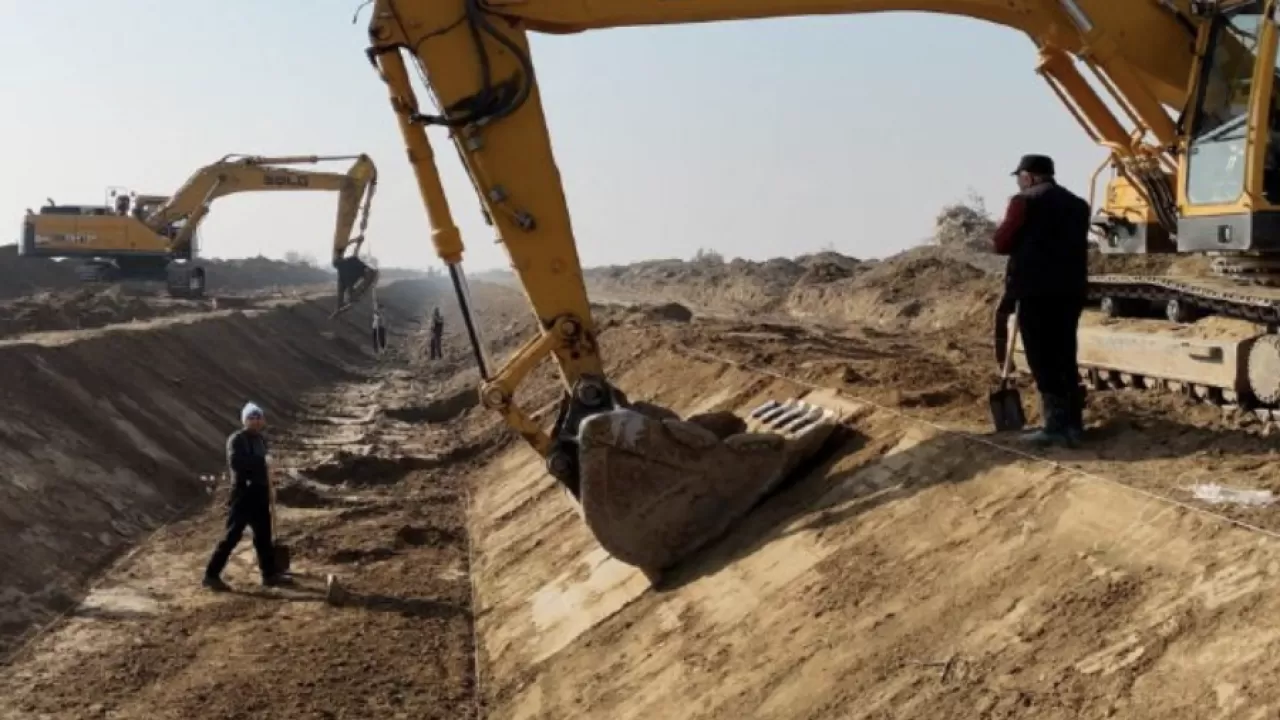 Түркістан облысында арық каналдарды бетонмен қаптау жұмыстары жүріп жатыр