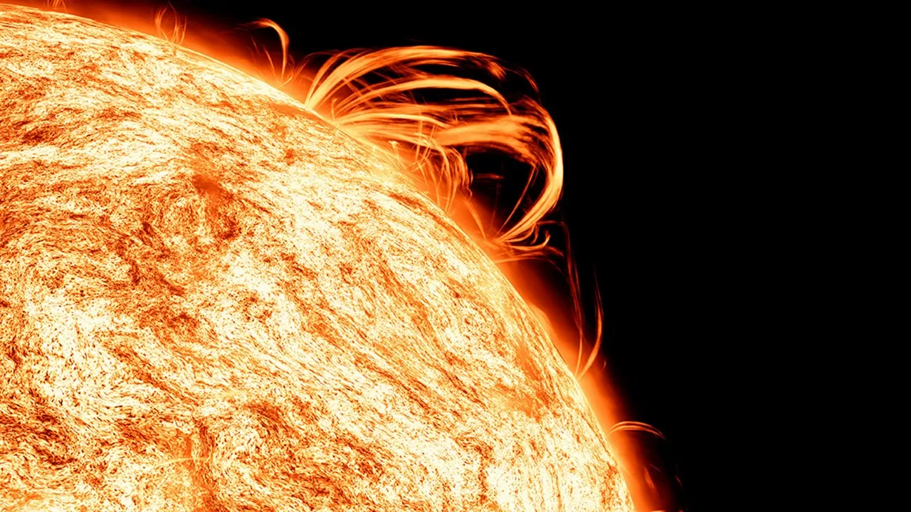 Солнечный ветер долетел до Земли 28 ноября: будет магнитная буря 