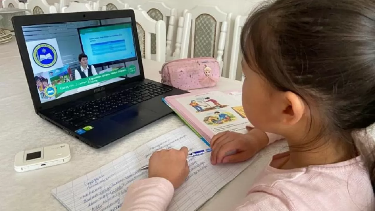 Абайдағы мектептерде 1000-ға жуық сынып онлайн оқуға көшті