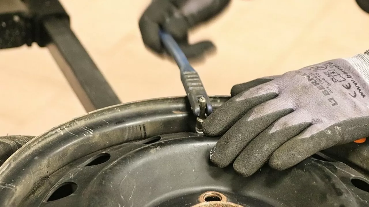 Суд обязал снести самовольно построенный автосервис в Актобе 