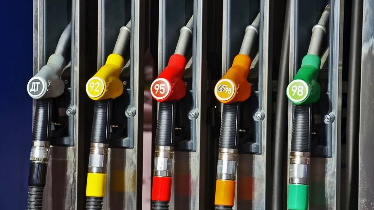 Бізде жанармай көршілерге қарағанда әлдеқайда арзан – Олжас Бектенов