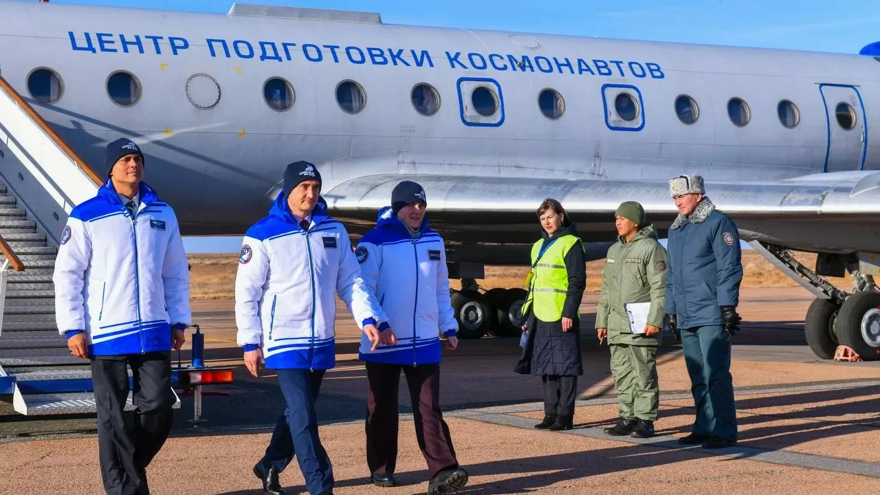 Очередной космический экипаж прибыл на Байконур 