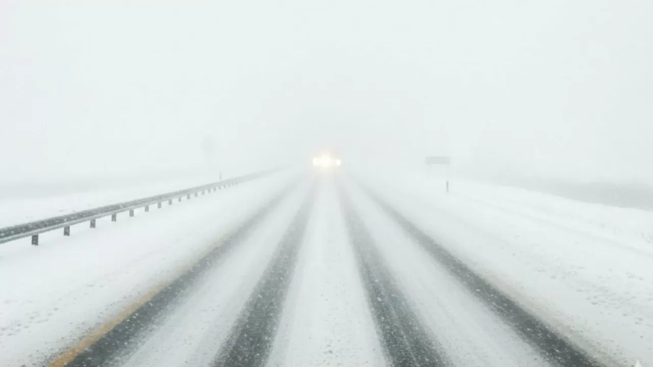 Непроглядный туман, метели и гололед: объявлено штормовое предупреждение