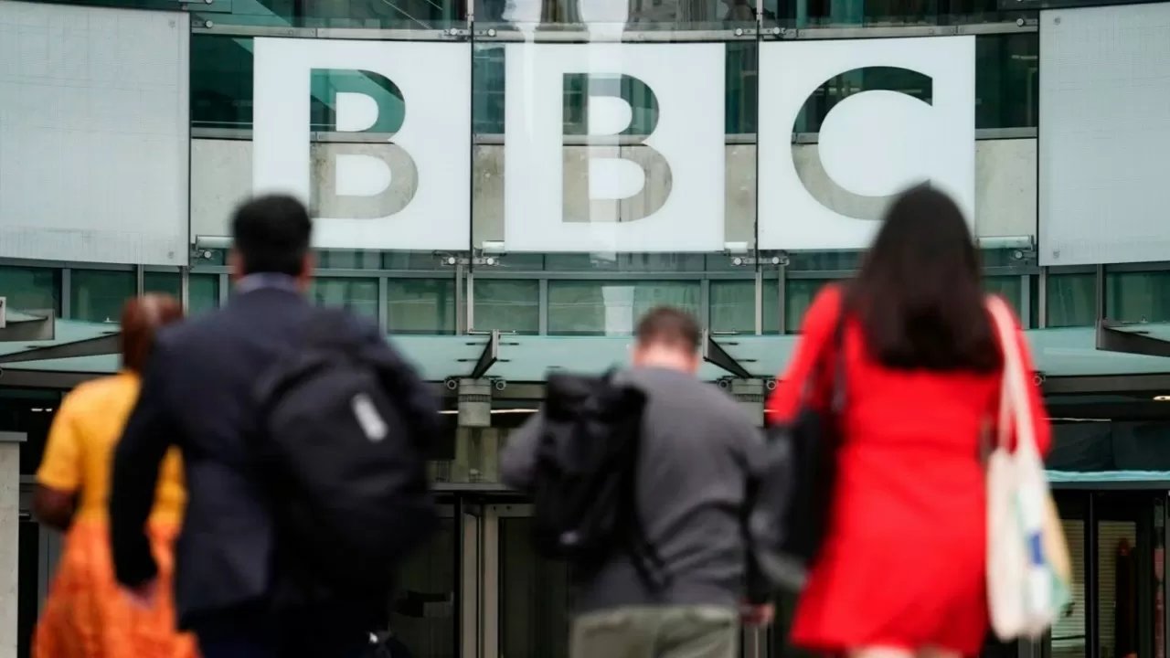 Дональд Трамптың сөзін бұрмалаған BBC басшылығы қызметінен кетті
