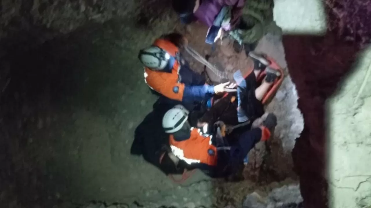 Женщина упала в 4-метровую яму в Жамбылской области