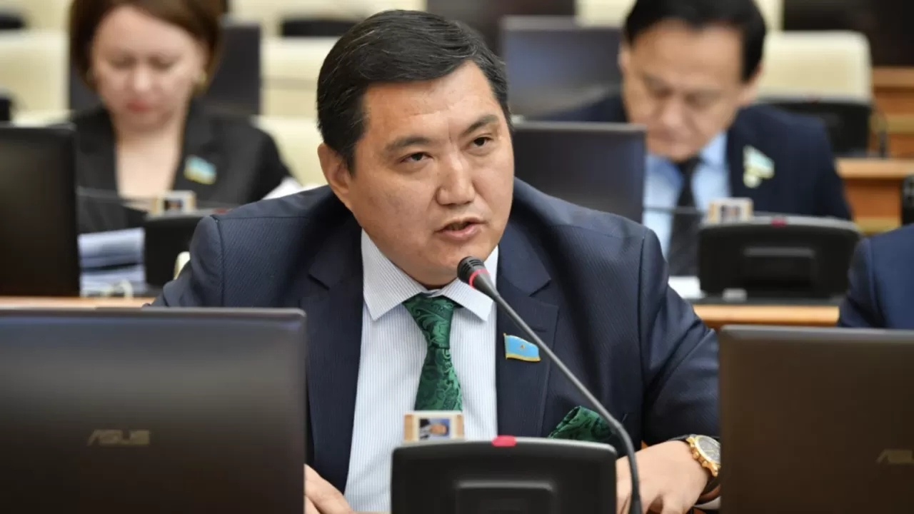 Астана мен Алматыда ақылы жеке тұрақтар алынып тасталады – депутат