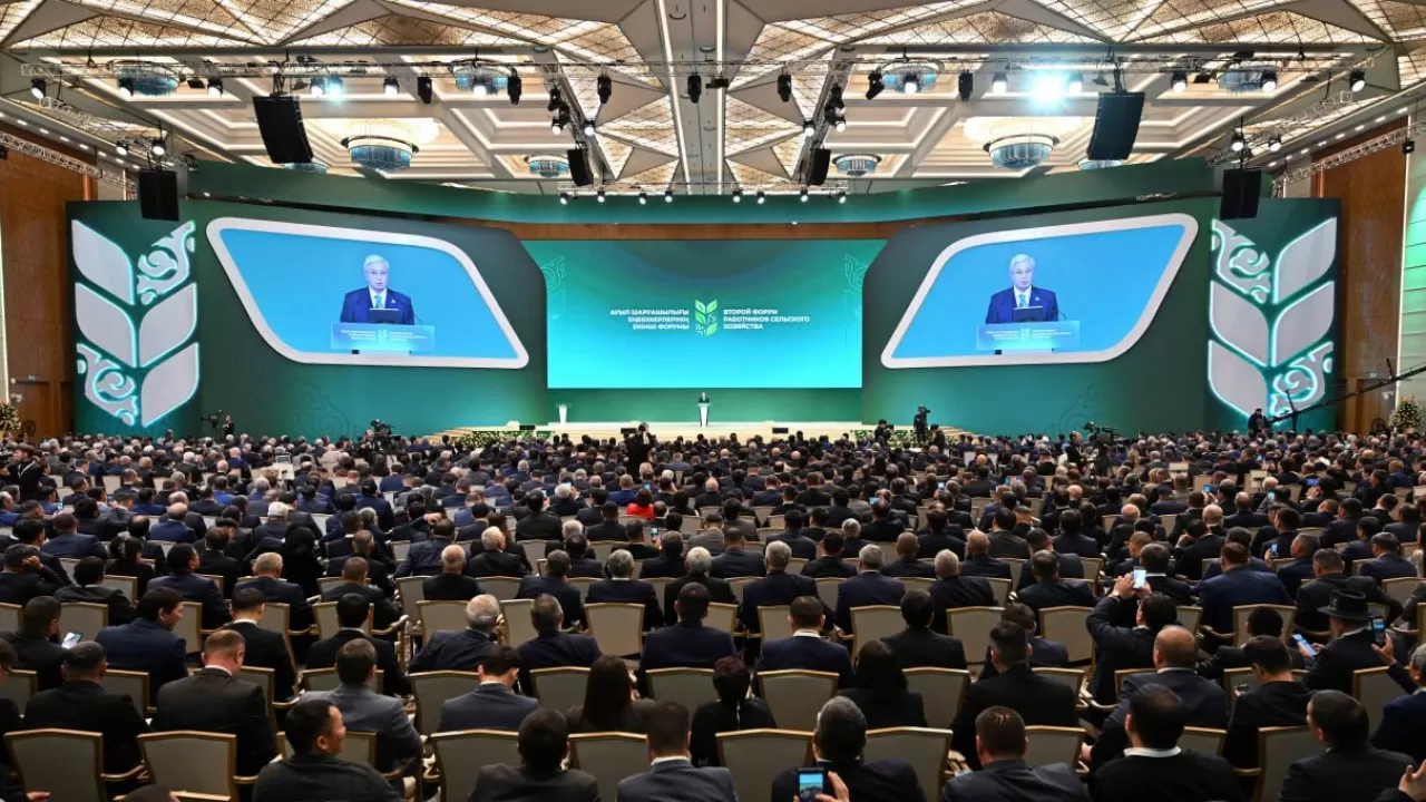Президент Ауыл шаруашылығы еңбеккерлерінің екінші форумына қатысып жатыр