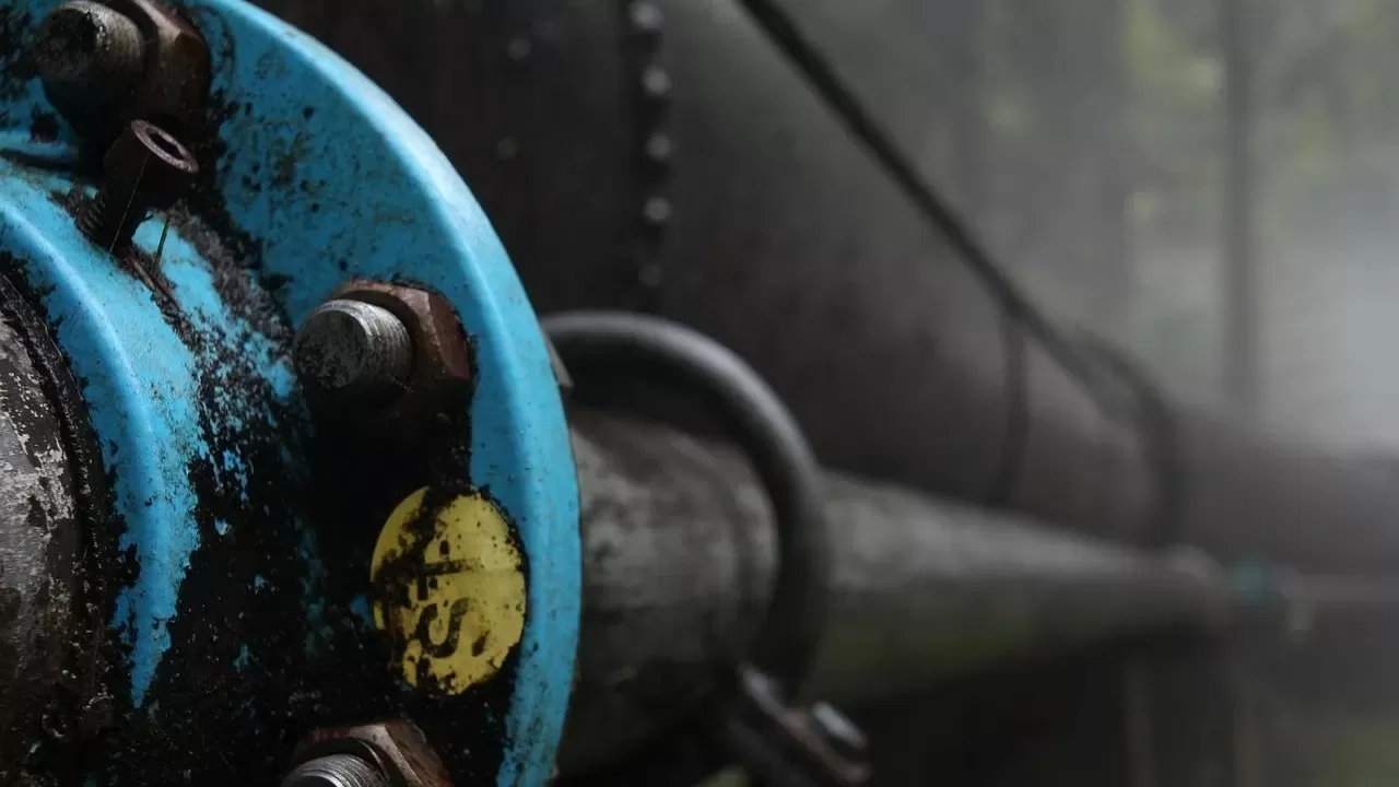 Казахстан срочно перенаправляет экспорт нефти после атаки на КТК