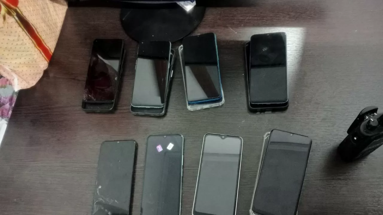 В куче угля спрятали телефоны для передачи в колонию 