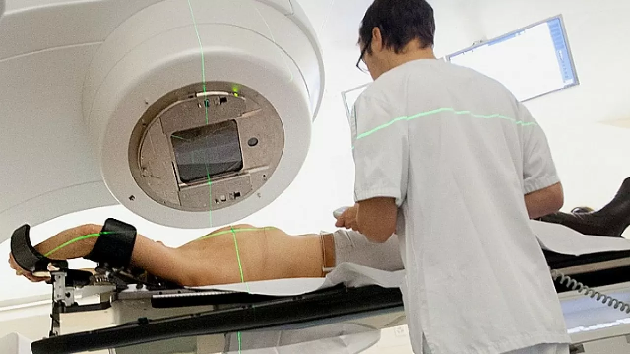 Искусственный интеллект повышает точность облучения раковых клеток 