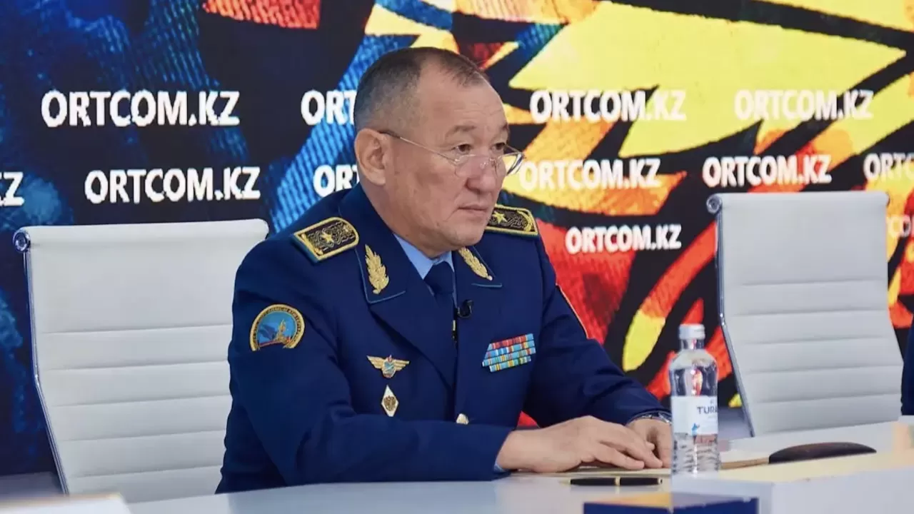 Қорғаныс министрі әскерде әлімжеттік жоқ екенін айтты