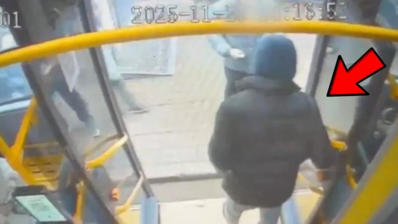 В столичном автобусе распылен газовый баллончик: нарушитель получил арест