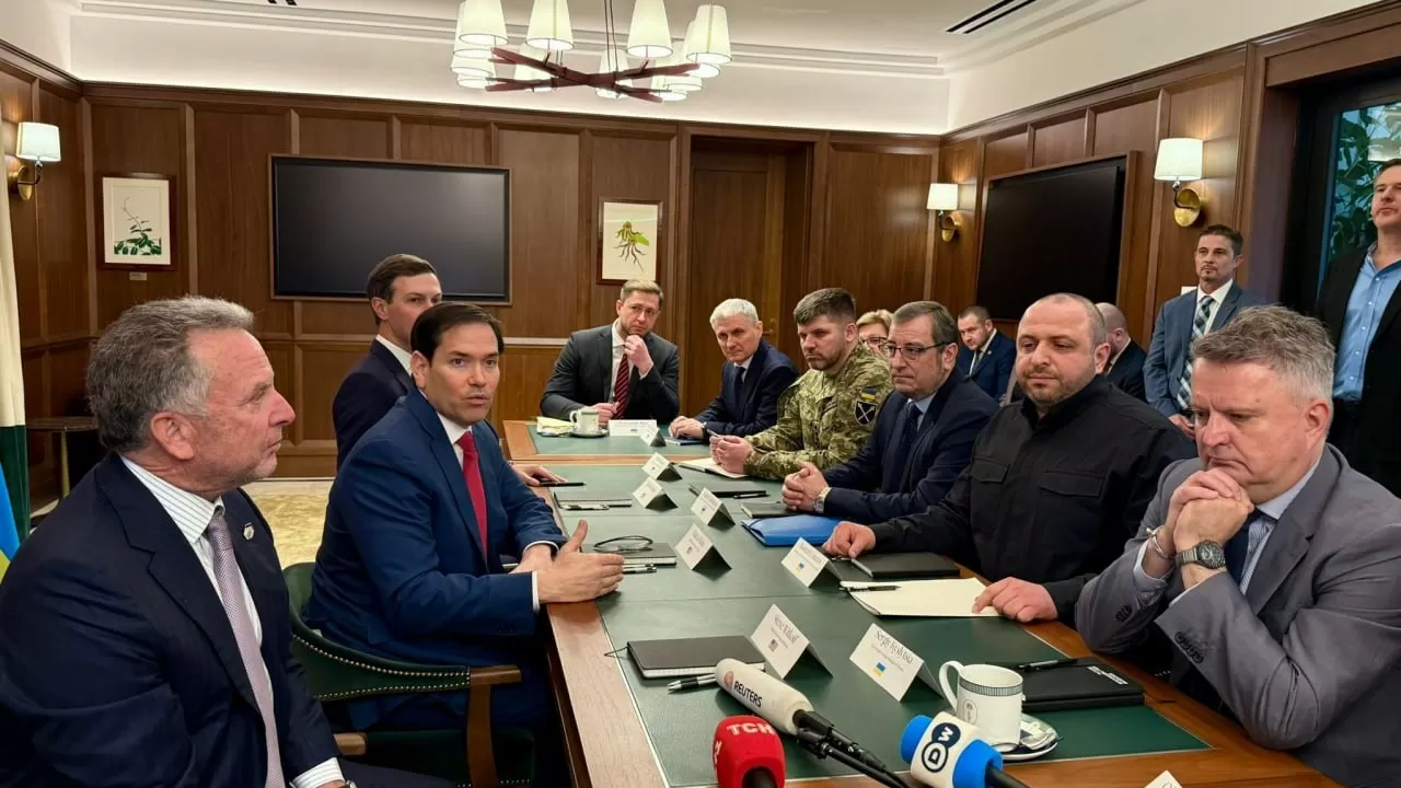 США и Украина обсуждают измененный мирный план, разработанный Трампом