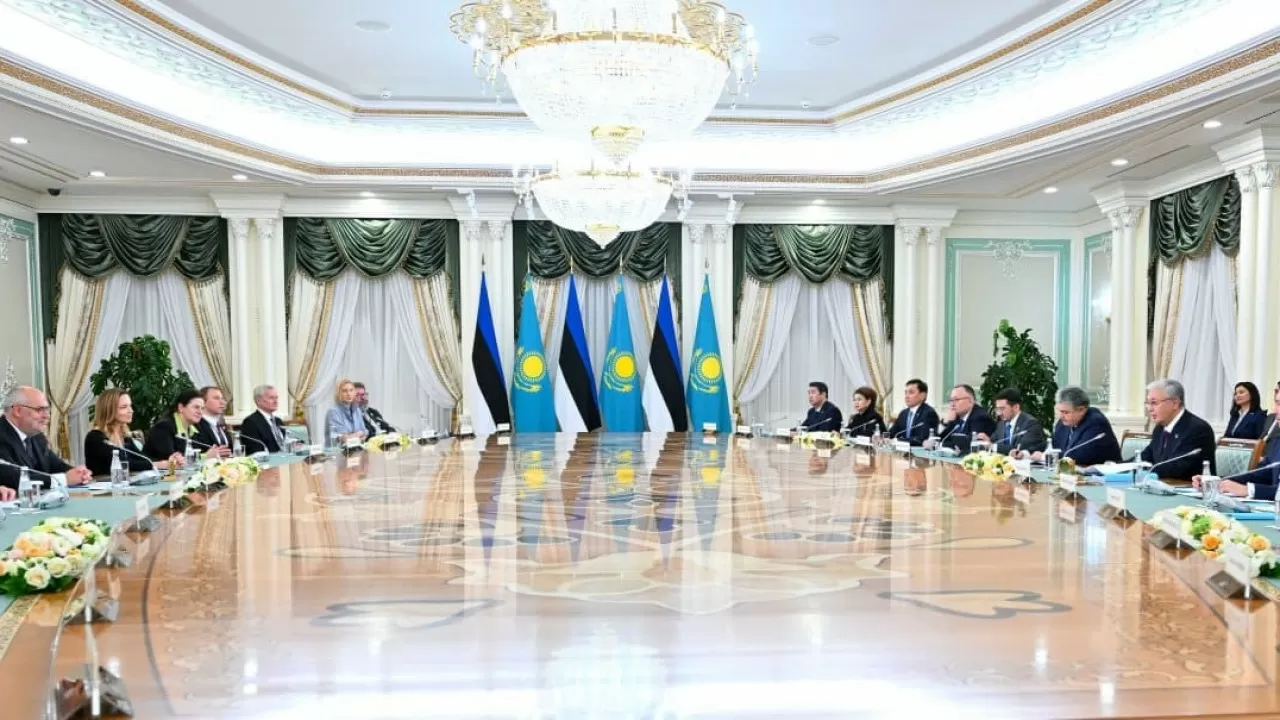 Президенты Казахстана и Эстонии провели переговоры в расширенном составе