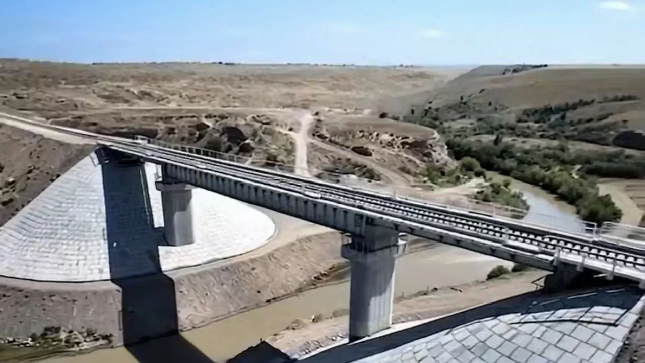 Алматыны айналып өтетін теміржолдың негізгі жолдарын төсеу аяқталды