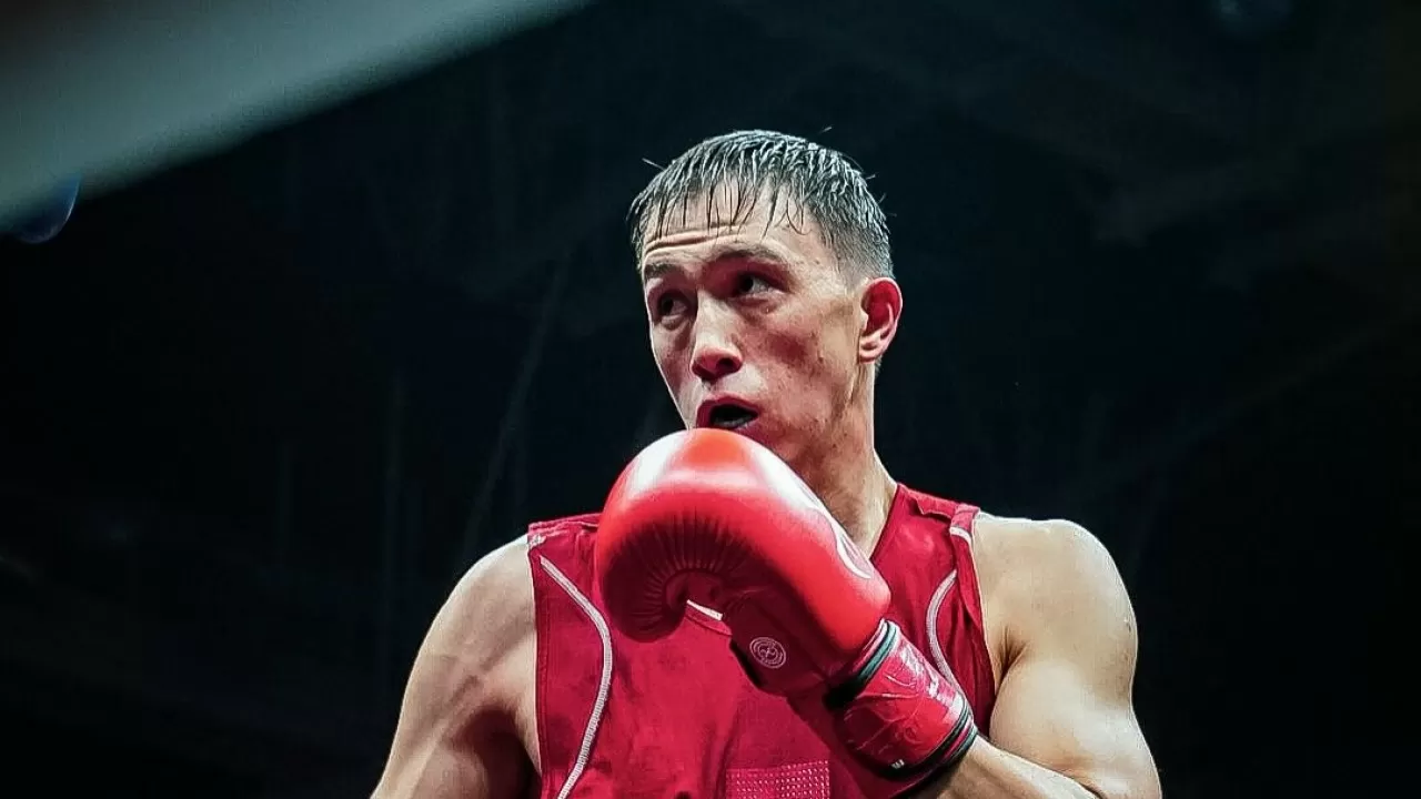 Казахстанец вышел в финал этапа Кубка мира по боксу