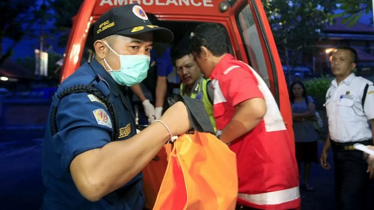 Пять туристов погибли в ДТП с микроавтобусом на Бали