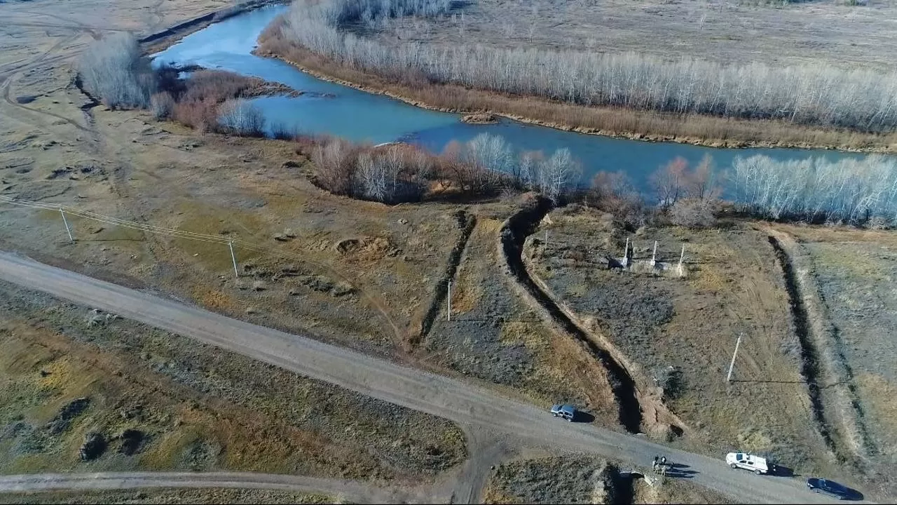 Дамбы и каналы проверяют перед весенним половодьем в Казахстане