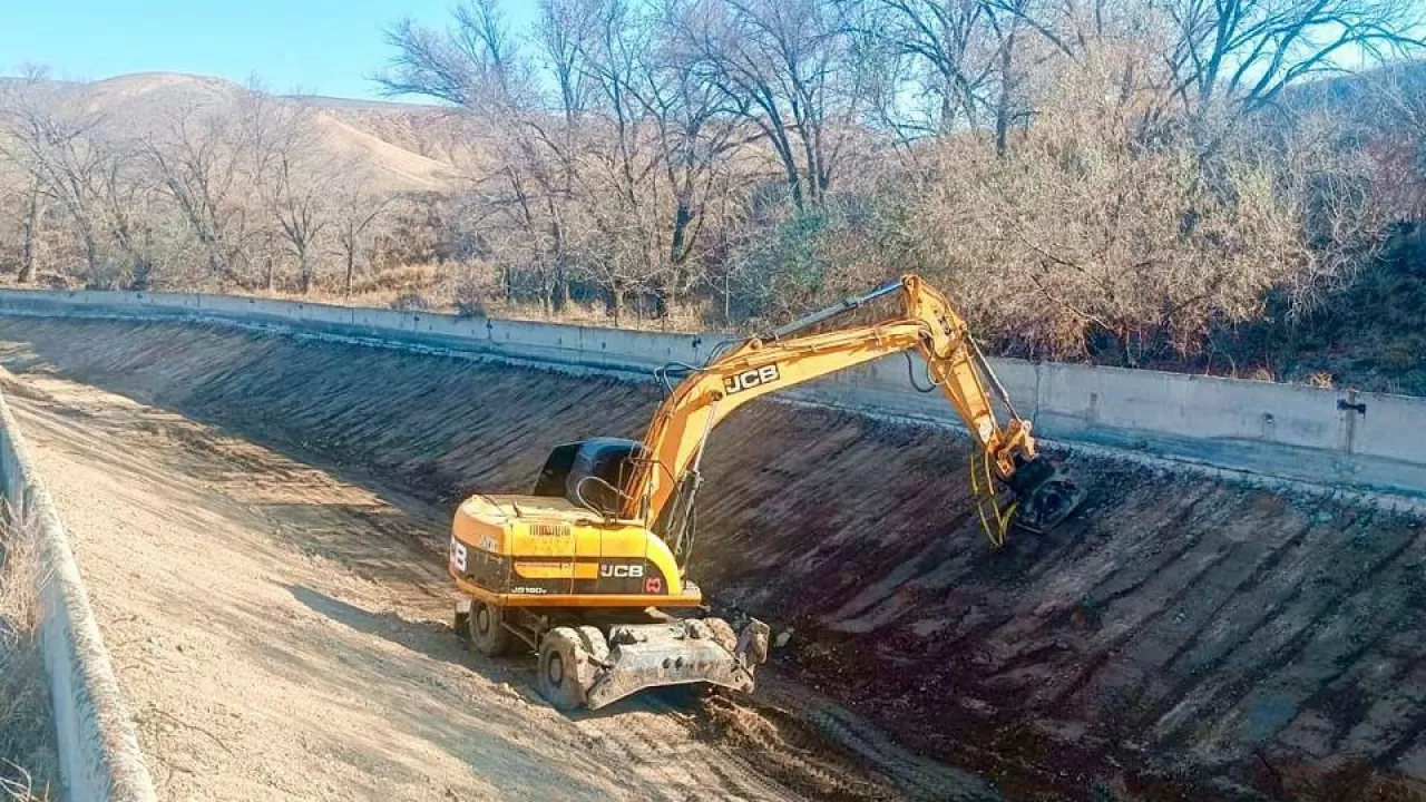 В Алматинской области продолжают реконструкцию канала 