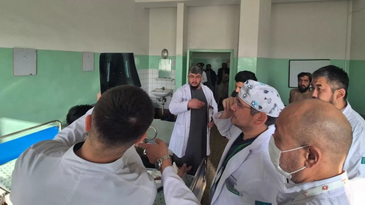 Казахстанские врачи спасают пострадавших от землетрясения жителей Афганистана