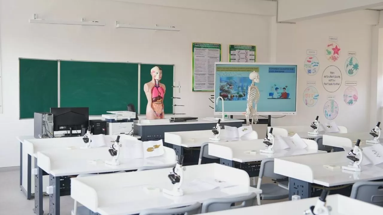 Үш ауысымды оқыту мәселесін шешу: елімізде 232 жаңа мектеп салынып жатыр