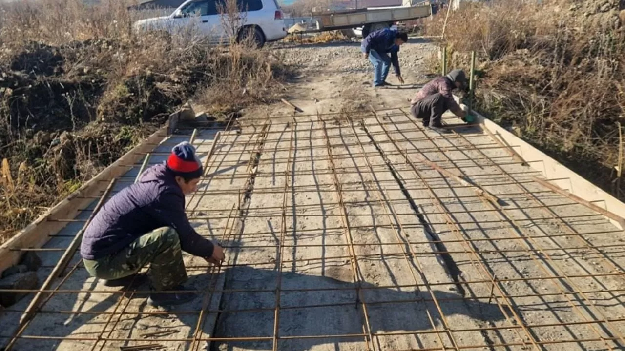Акимат обвинили из-за моста в небедном районе Усть-Каменогорска 