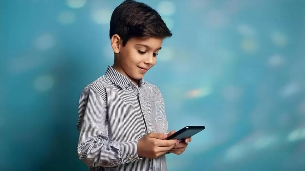 Малайзияда 16 жасқа дейінгі балаларға әлеуметтік желіні қолдануға тыйым салынады