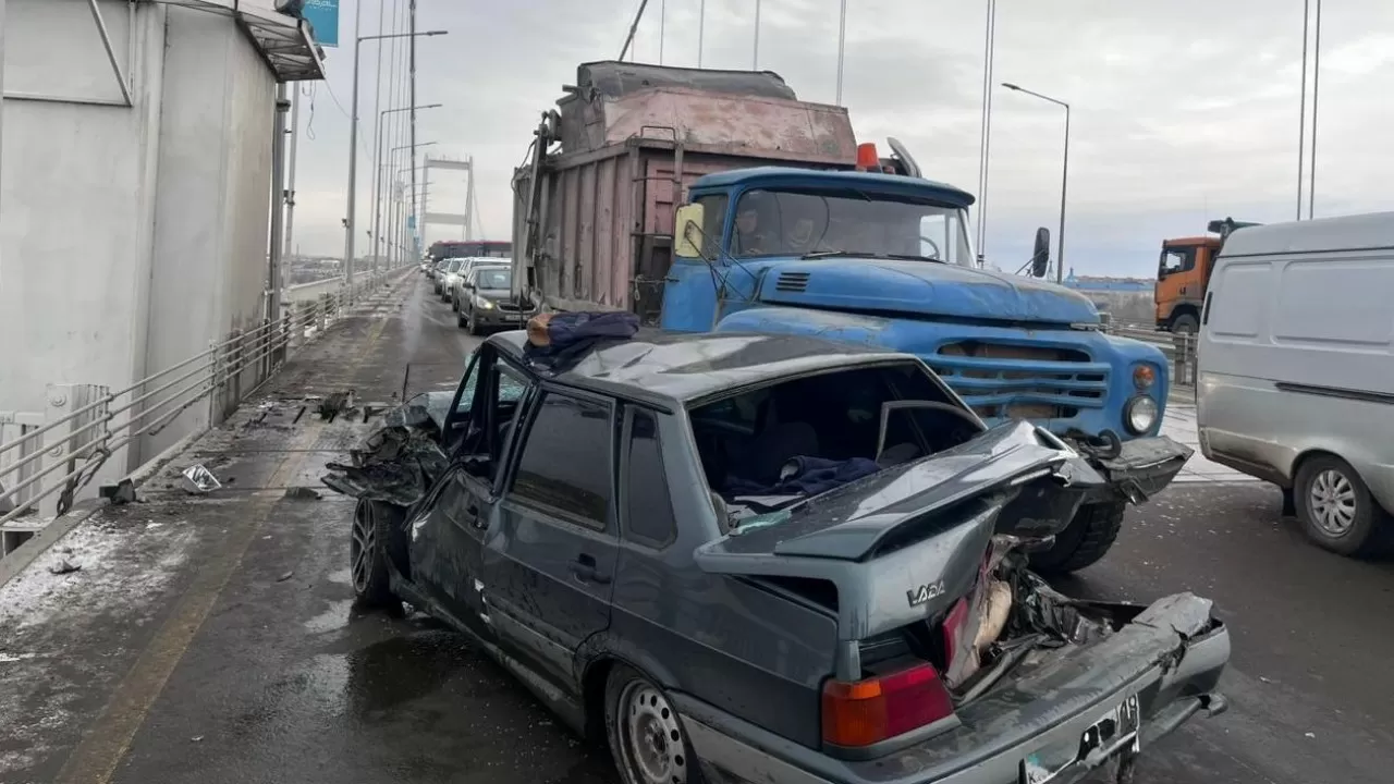 На мосту произошло тройное столкновение в Семее 