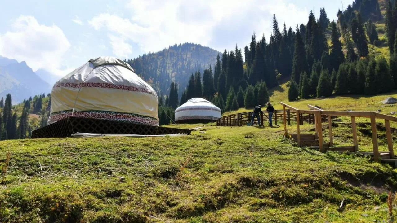 Алматы заполонили иностранные туристы, обогнав Китай по турпотоку