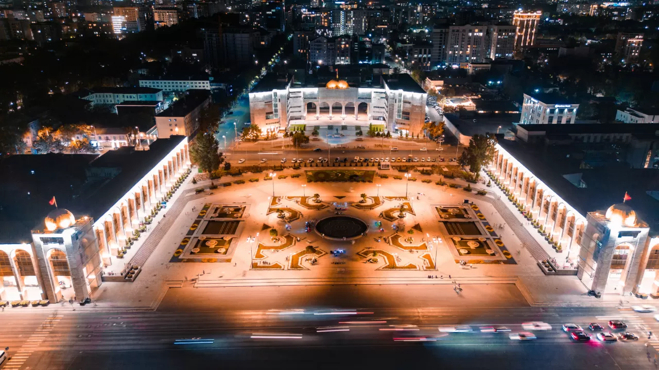 Бауырлас ел түнде қап-қараңғыда отыруға мәжбүр