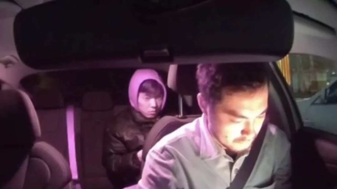 Құлағының мүкісі бар жүргізушіге жол ақысын төлемей кеткен жолаушы табылды