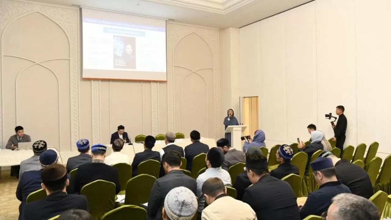 В Астане имамов учат пользоваться ИИ