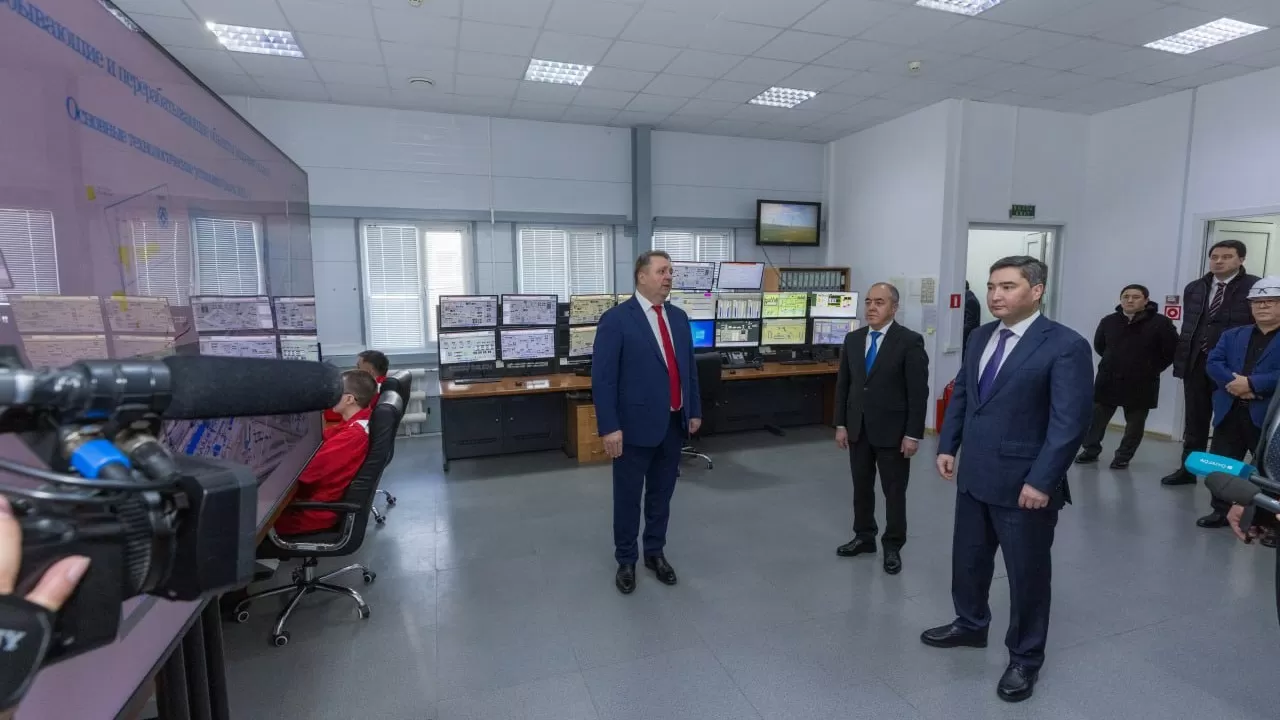 Олжас Бектенов елдегі ең ірі мұнай-газ кен орындарын тексеруге барды