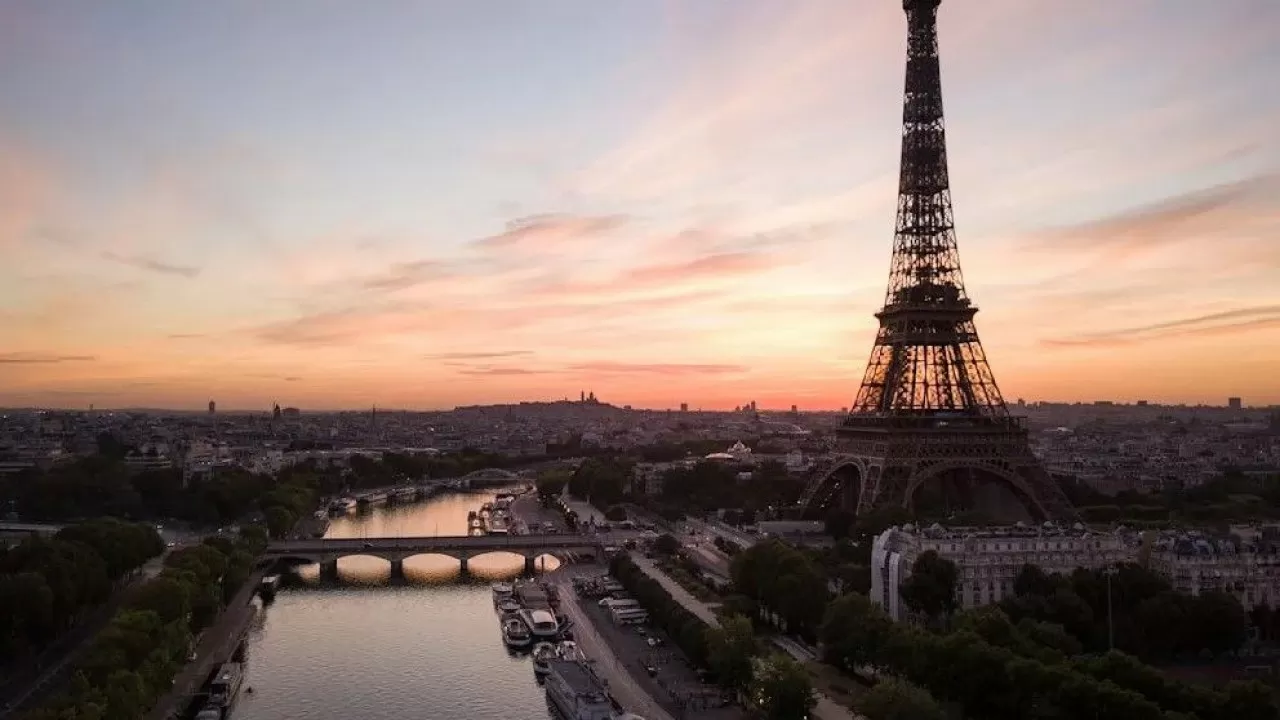 Блэкаут в Париже: 170 тыс. домохозяйств без света, остановлены поезда 