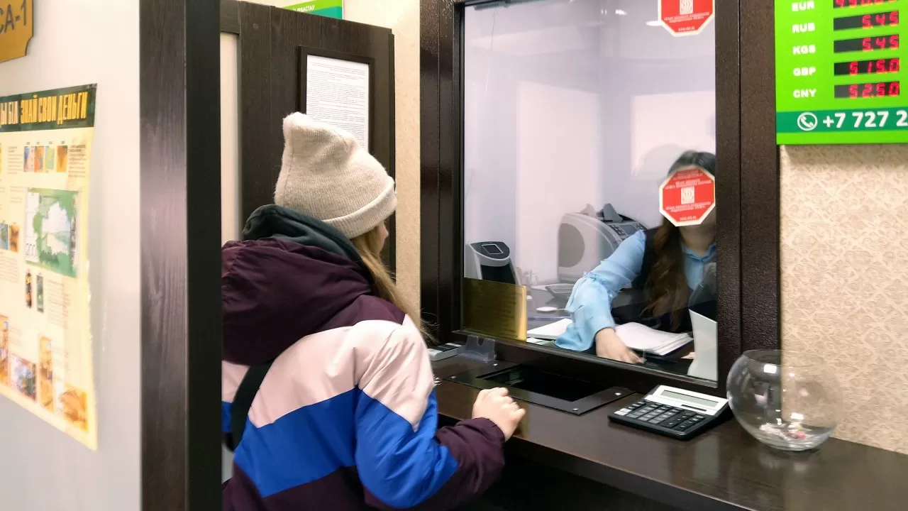 Снятие запрета на начисление вознаграждения по текущим счетам казахстанцев одобрил мажилис