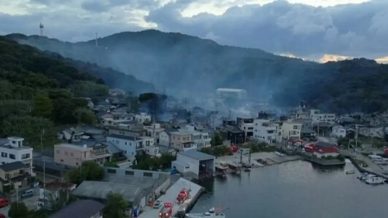 В Японии из-за сильного ветра сгорело более полутора сотен домов