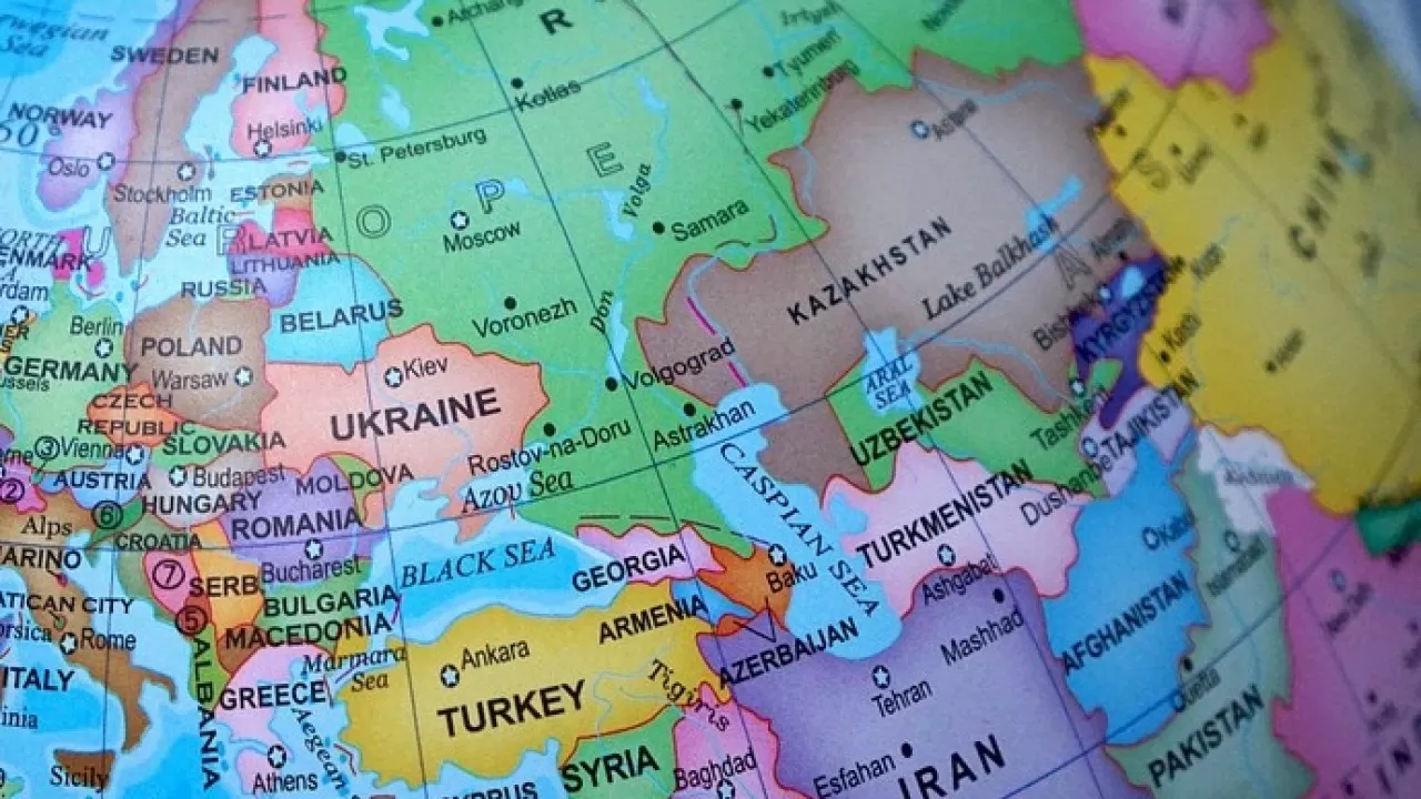 Иран "укрепил" свою валюту в 100 раз, Ташкент ищет газ, а Кыргызстан сближается с Китаем